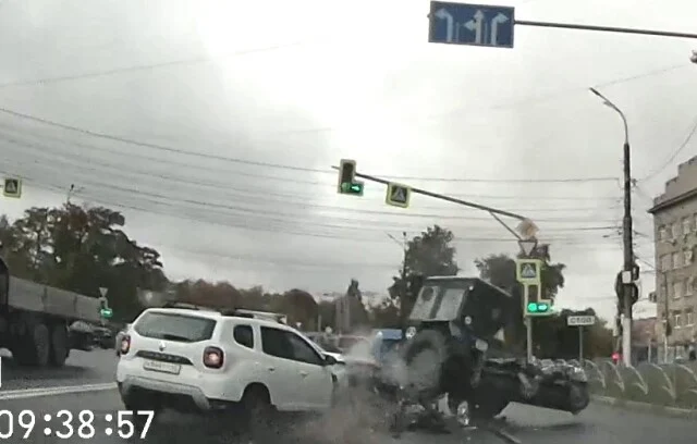  Массовое ДТП произошло на проезде Яблочкова в Рязани