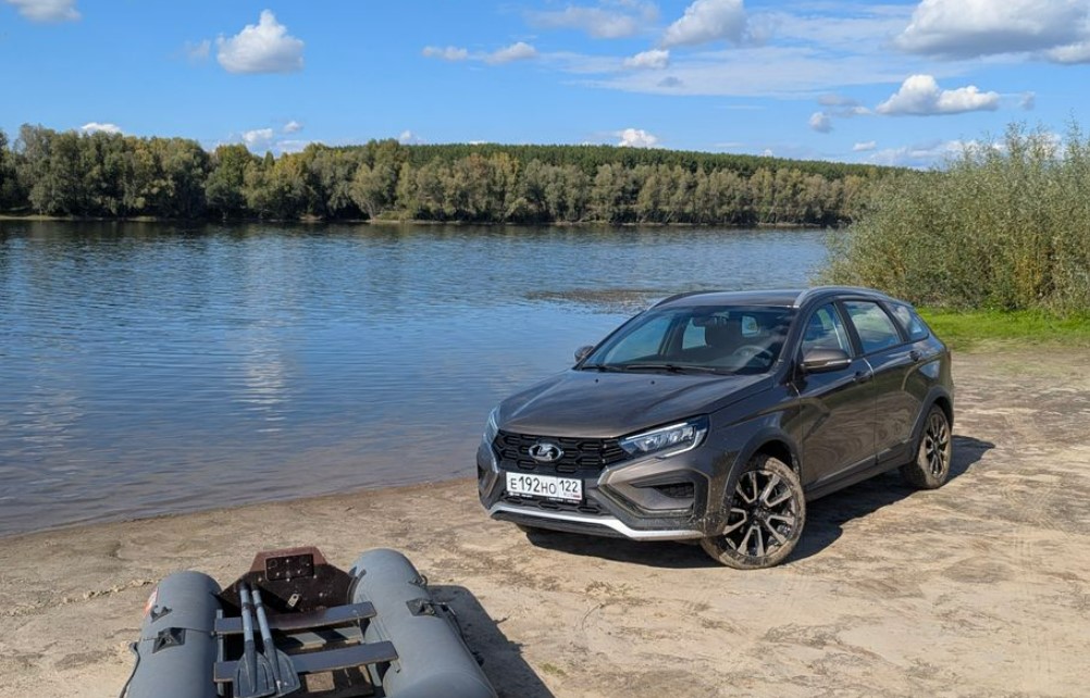 &amp;#171;Оборачиваюсь и любуюсь&amp;#187;: реальный отзыв владельца Lada Vesta Cross 2025