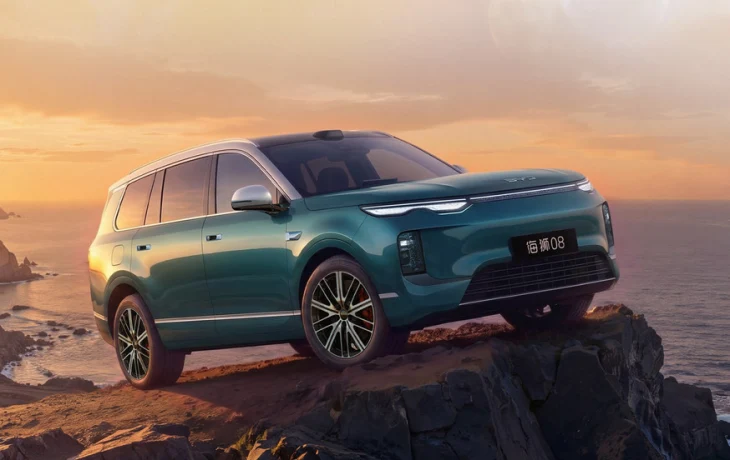 Флагманский кроссовер BYD Sealion 08: богатое оснащение и несколько вариантов начинки