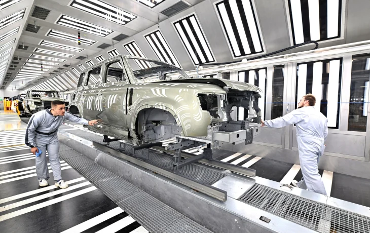 Jaguar Land Rover сократит 4000 сотрудников на фоне падения прибыли и продаж