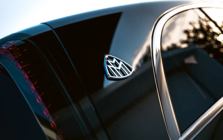 Роскошный минивэн Mercedes-Maybach VLS готовится к премьере