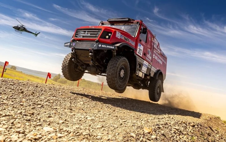 МАЗ проехал 140 км с поврежденным колесом на 4-м этапе &laquo;Шелкового пути&raquo;. Фото