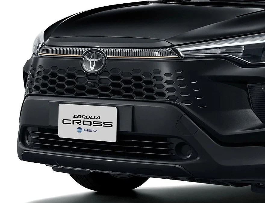 На фото: паркетник Toyota Corolla Cross the 60th