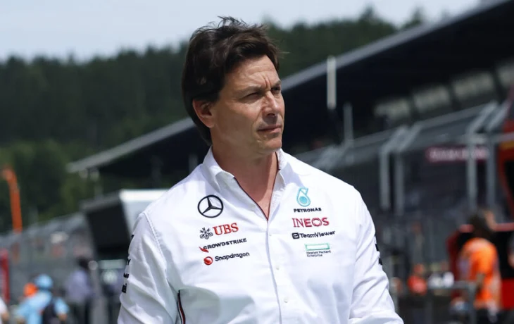 Официально: Тото Вольф продал часть акций Mercedes