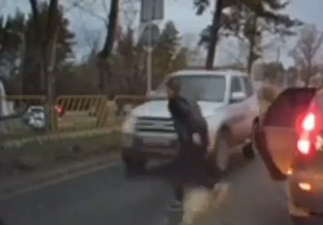  В Тольятти пассажир вышел из &laquo;Калины&raquo; и попал под колеса внедорожника