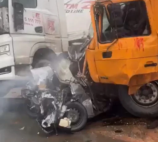  В Уфе самосвал без тормозов смял 12 автомобилей