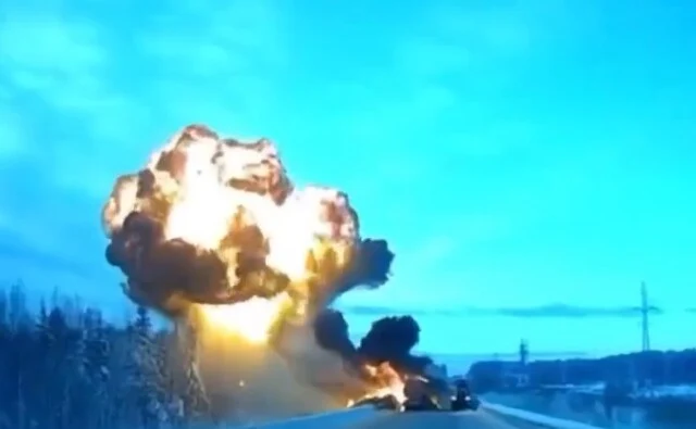  Бензовоз взорвался в результате ДТП на трассе Тюмень &mdash; Ханты-Мансийск