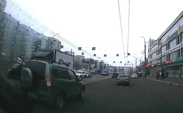  В Тамбове водитель &laquo;Нивы&raquo; спровоцировал ДТП и скрылся