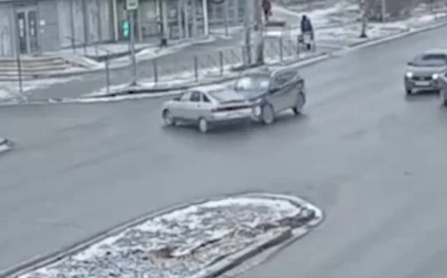  &laquo;Лада&raquo; и Chery столкнулись на перекрестке в Волгограде