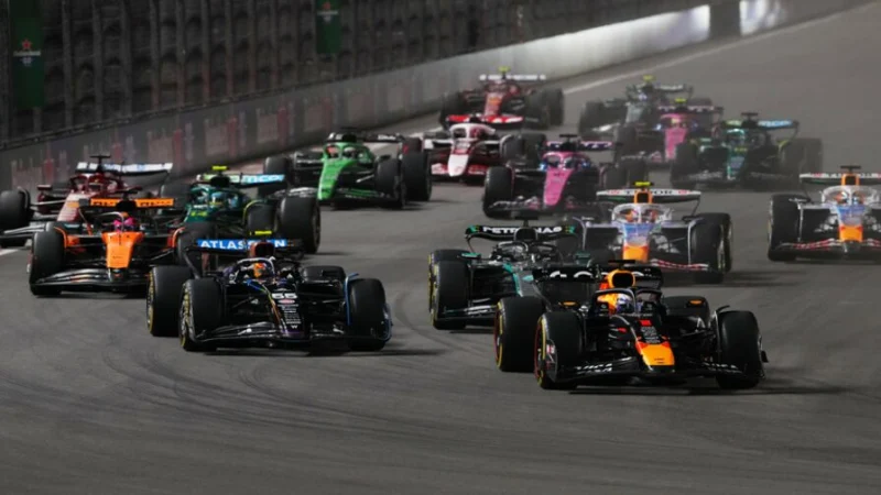 Макс Ферстаппен выиграл Гран При Лас-Вегаса и сохранил шансы на титул