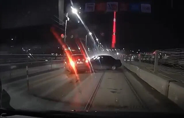  В Омске девушка вылетела на встречную полосу, совершила ДТП и скрылась