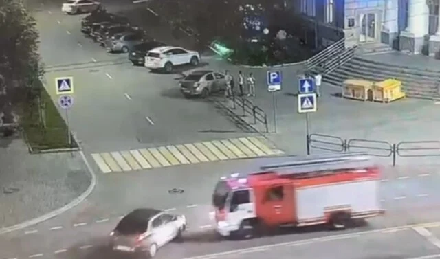  Момент ДТП в Кургане: пьяный водитель при повороте налево не пропустил пожарную машину