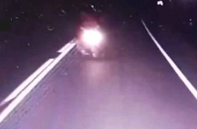  В Новосибирской области мопед с двумя мужчинами врезался во встречную фуру