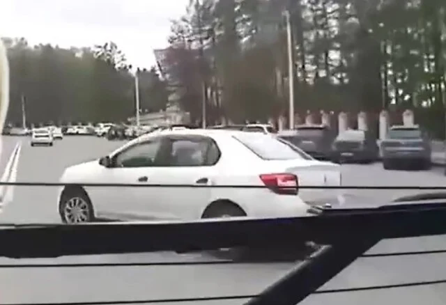  Легковой автомобиль и автобус столкнулись в Уфе: пострадали двое детей