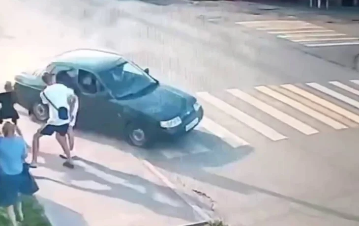  В Саратовской области пьяный водитель влетел в толпу пешеходов