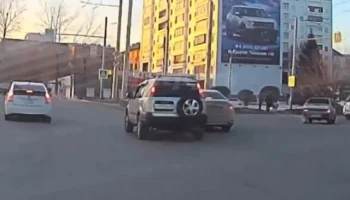  Два автомобиля столкнулись на Байкальском кольце в Иркутске. Кто виноват?