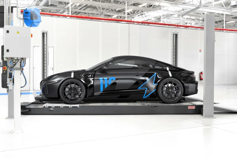 Бензиновый Alpine A110 снят с производства, на смену идёт преемник на новой платформе