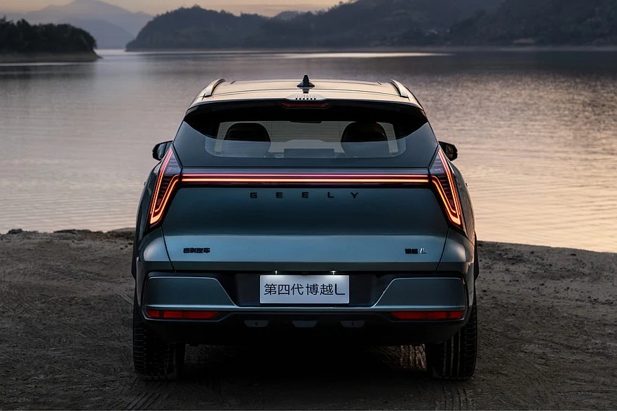 Чисто бензиновый Geely Boyue L
