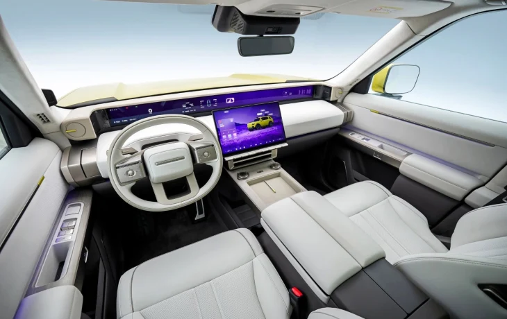 Большой кроссовер Freelander 8 от Land Rover и Chery: салон и подробности