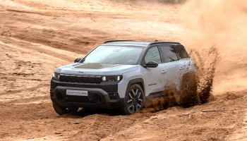 Jeep пытается всех убедить, что электрический Compass 4xe &mdash; настоящий внедорожник