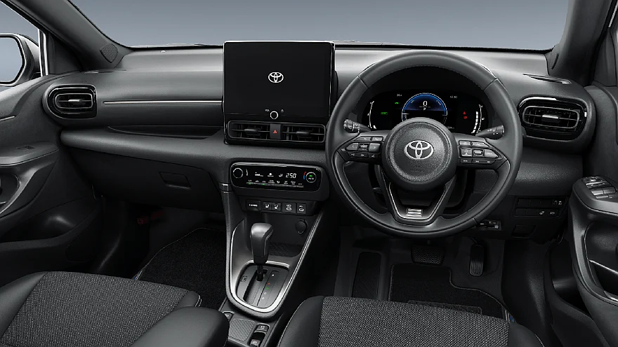 На фото: салон Toyota Yaris Z Urbano