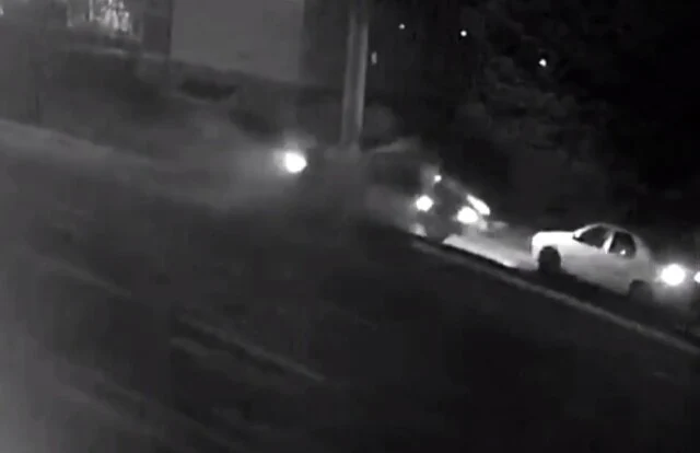  В Белгороде лихач не справился с управлением и врезался в столб