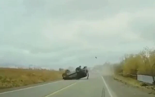  &laquo;На ходу отлетело колесо&raquo;: внедорожник перевернулся в результате ДТП на Камчатке