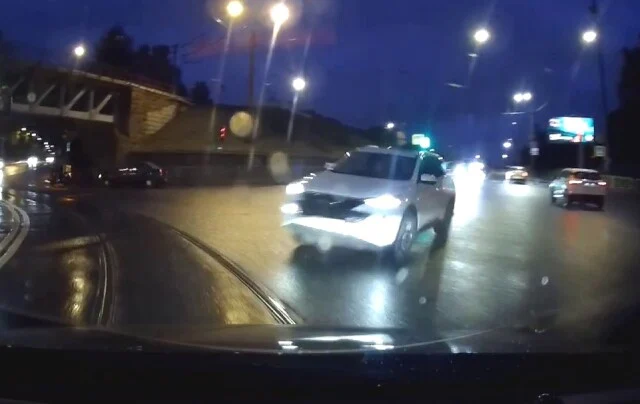  &laquo;Водитель &laquo;Хавала&raquo; неожиданно поехал прямо&raquo;: кто виноват в ДТП в Петербурге?