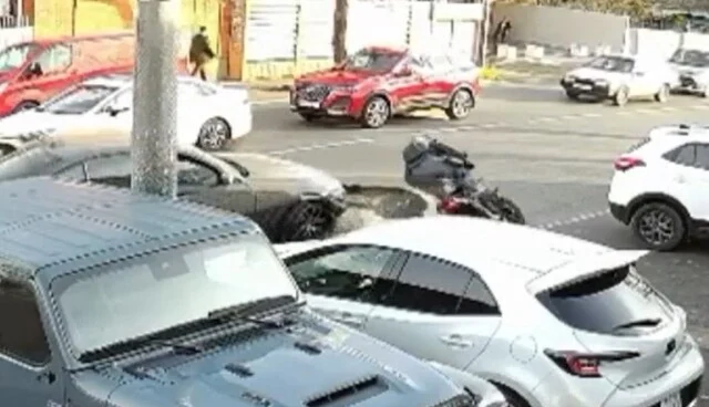  &laquo;Не включил поворотник и не посмотрел в зеркала&raquo;: автомобиль и мотоцикл столкнулись на улице Сев