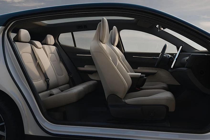 На фото: салон Volvo EX30