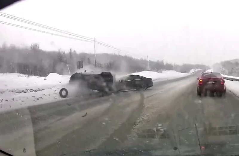  &laquo;Не справилась с управлением при обгоне&raquo;: женщина и младенец пострадали в ДТП под Мурманском