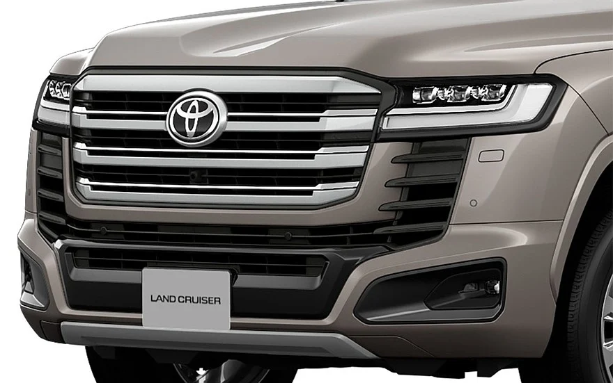 На фото: гибридный внедорожник Toyota Land Cruiser 300 в исполнении ZX