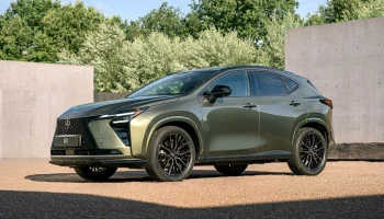 Обновлённый Lexus NX: упрощённый салон и настроенное на Нюрбургринге шасси