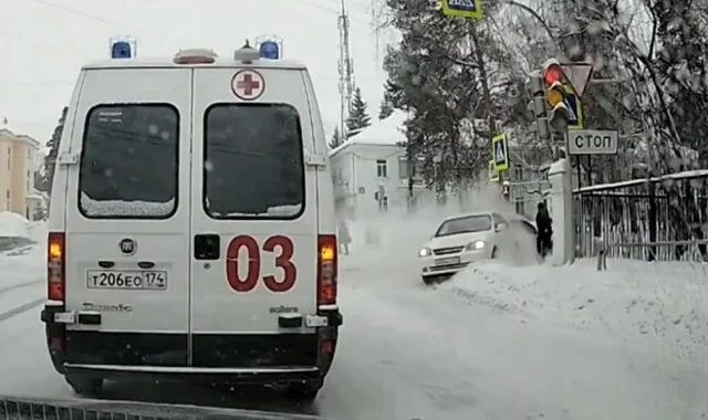  Авария на перекрестке в Озёрске: &laquo;Шевроле&raquo; вылетел с дороги и сбил пешехода