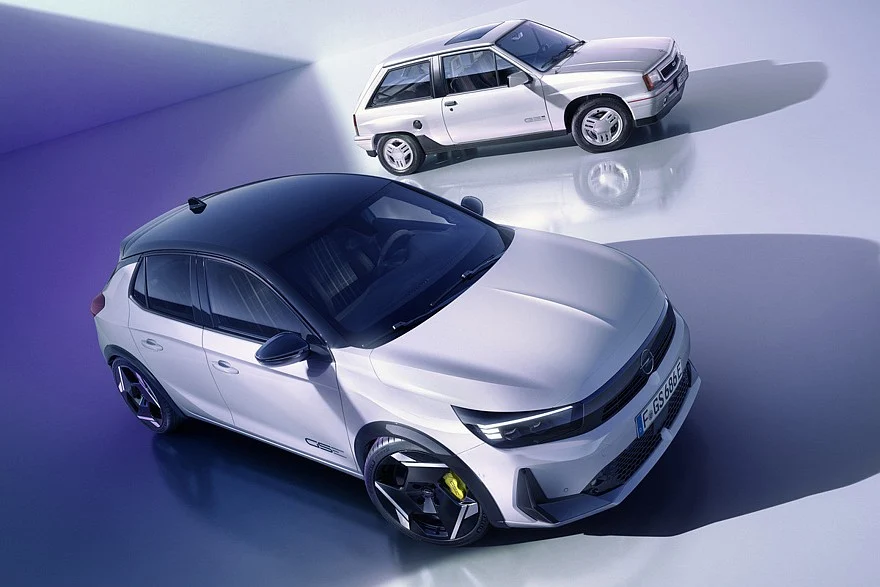 Opel Corsa GSE на фоне &laquo;горячей&raquo; версии GSi первого поколения