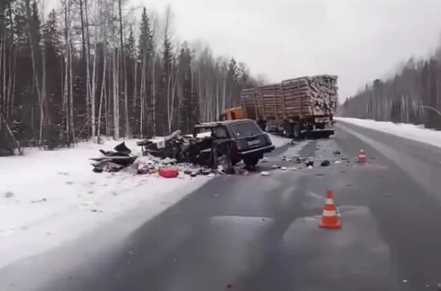  В Иркутской области пенсионер за рулем &laquo;Жигулей&raquo; погиб при столкновении с фурой