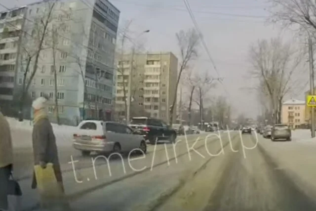  Один выезжал со второстепенной, а другой не пропустил пешеходов. Кто виноват в аварии в Иркутске