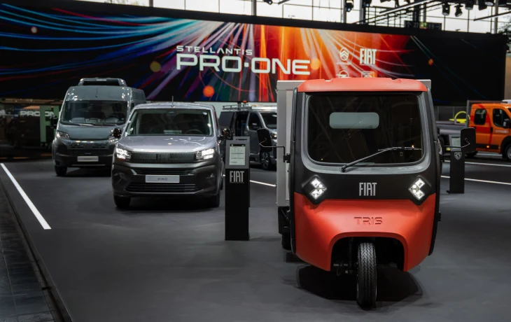 Fiat привёз на выставку новый фургон Doblo Easy Pro и трёхколёсный электрокар Tris