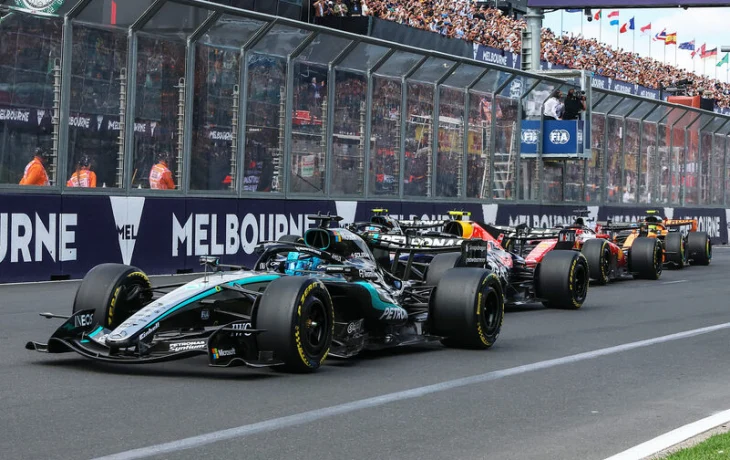 Mercedes оформила дубль, Хэмилтон в шаге от подиума. Результаты Гран При Австралии