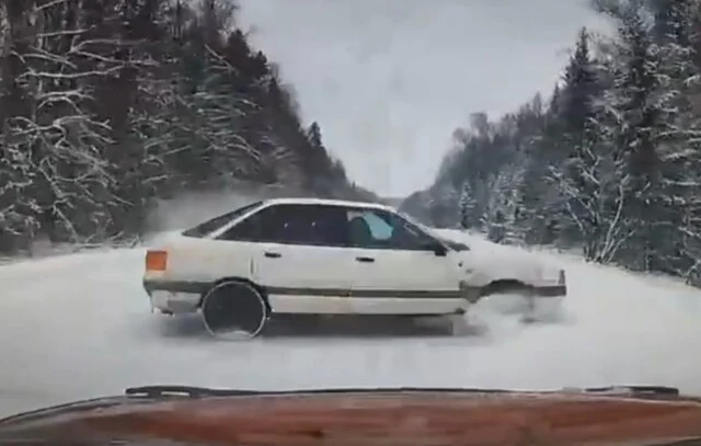  ДТП на заснеженной трассе в Нижегородской области: Audi вылетел на встречную и столкнулся с &laquo;При