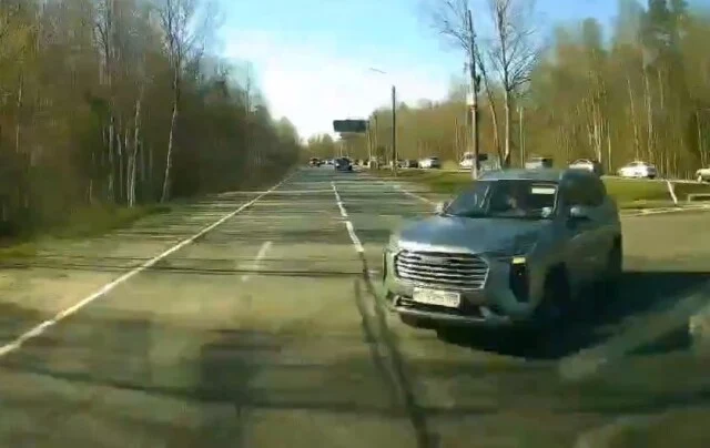  Скорая и кроссовер столкнулись на Приморском шоссе под Петербургом