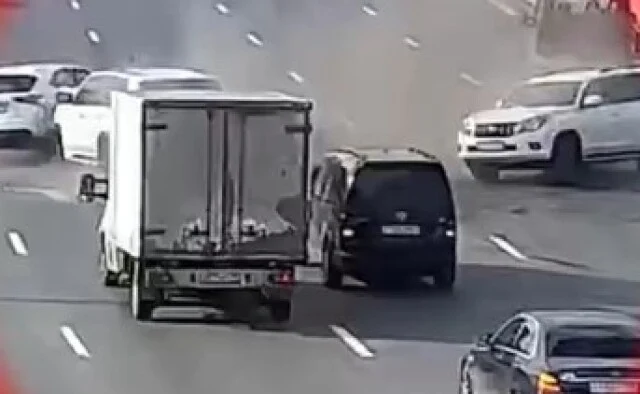  На МКАД водитель внедорожника пропустил съезд и спровоцировал ДТП