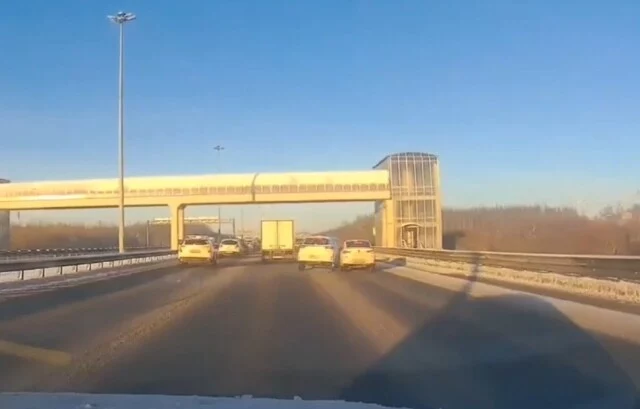  Авария на КАД в Петербурге: водитель кроссовера при перестроении не заметил седан