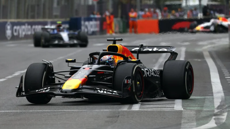 Макс Ферстаппен выиграл гонку в Баку с Большим Шлемом, Пиастри сошёл