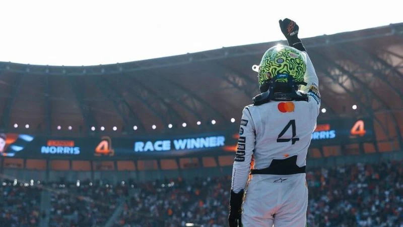 &laquo;Так даже интереснее!&raquo;. Норрис отреагировал на освистывание в Мексике