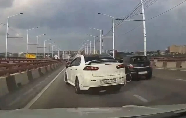  &laquo;Не справился с управлением&raquo;: автомобиль занесло на ровном месте в Иркутске