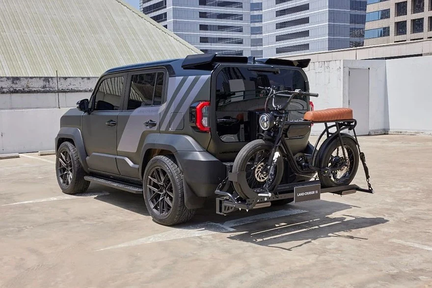 На фото: концепт Toyota Land Cruiser FJ Street Cruiser