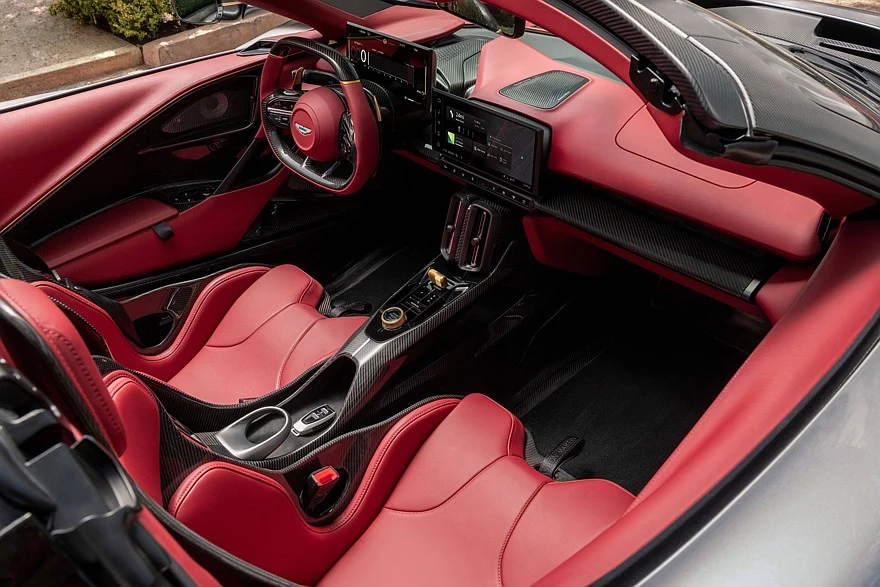 На фото: салон Aston Martin Valhalla Spider