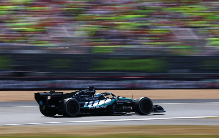 Звуковой сигнал в наушниках, или Почему новый трюк Mercedes сложно скопировать