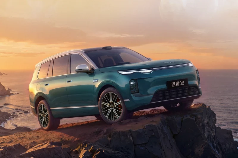 Флагманский кроссовер BYD Sealion 08: богатое оснащение и несколько вариантов начинки